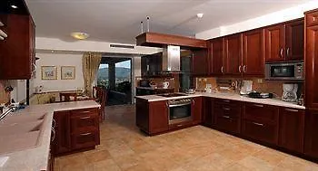 Апарт-отель Nikolaos House Коммено