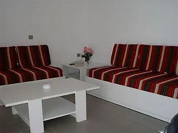Nikolaos House 2* Коммено