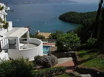 Nikolaos House 2* Коммено