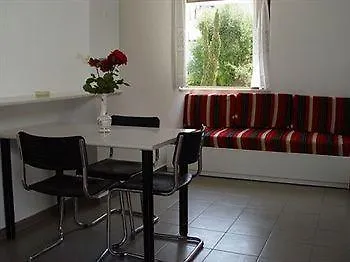 Nikolaos House 2* Коммено