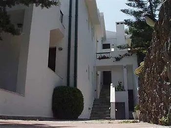 Апарт-отель Nikolaos House Коммено