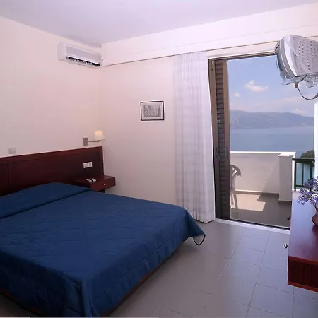 Nikolaos House 2* Коммено
