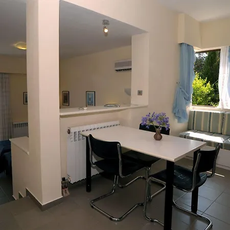 Nikolaos House Апарт-отель 2*