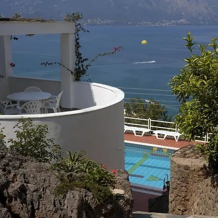 Апарт-отель Nikolaos House 2*